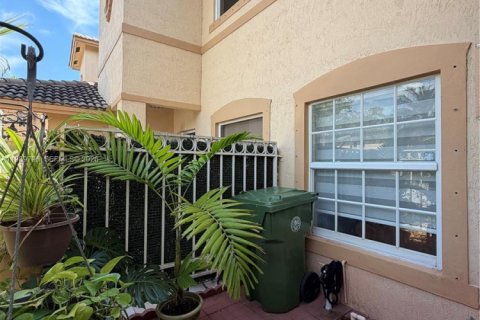 Touwnhouse à vendre à Pembroke Pines, Floride: 3 chambres, 129.88 m2 № 2051750 - photo 4