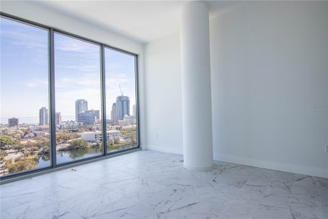 Condo in Saint Petersburg, Florida, 2 bedrooms  № 1792803 - photo 16