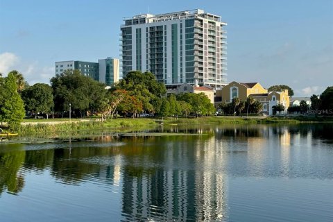 Condo in Saint Petersburg, Florida, 2 bedrooms  № 1792803 - photo 1
