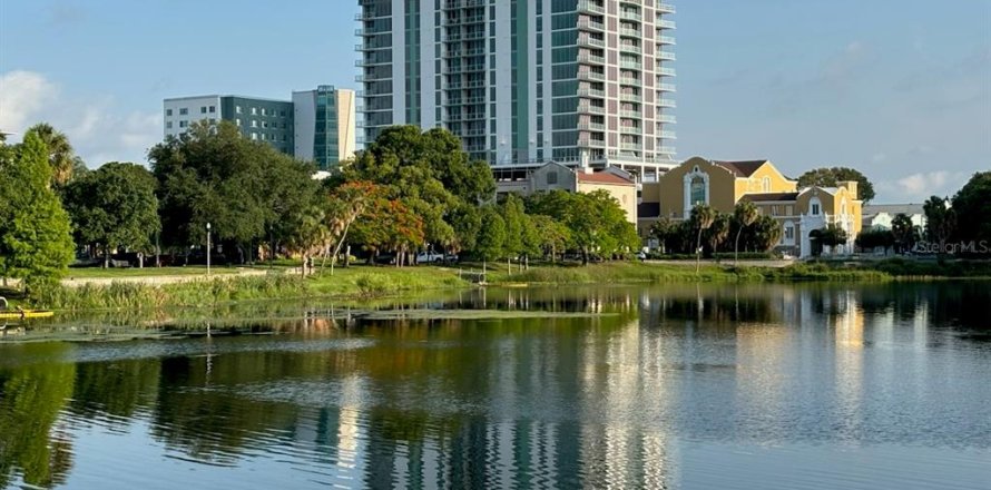 Condo in Saint Petersburg, Florida, 2 bedrooms  № 1792803