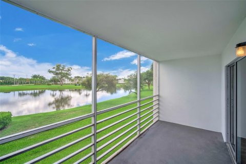 Condo in Boca Raton, Florida, 2 bedrooms  № 2013727 - photo 19