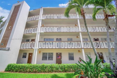 Condo in Boca Raton, Florida, 2 bedrooms  № 2013727 - photo 23