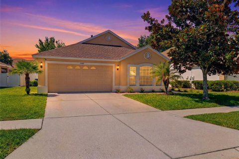 House in Land O' Lakes, Florida 3 bedrooms, 161.19 sq.m. № 2226399