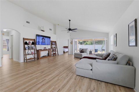 House in Land O' Lakes, Florida 3 bedrooms, 161.19 sq.m. № 2226399 - photo 11