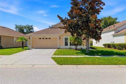 House in Land O' Lakes, Florida 3 bedrooms, 161.19 sq.m. № 2226399 - photo 3