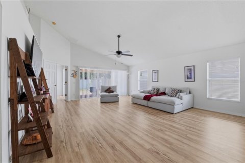 House in Land O' Lakes, Florida 3 bedrooms, 161.19 sq.m. № 2226399 - photo 10