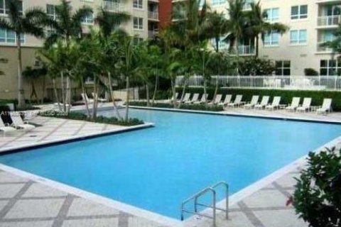 Condominio en alquiler en Miami, Florida, 1 dormitorio, 65.68 m2 № 2050031 - foto 8