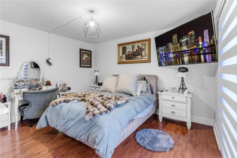 Townhouse in Miami, Florida 3 bedrooms, 135.82 sq.m. № 2002557 - photo 19