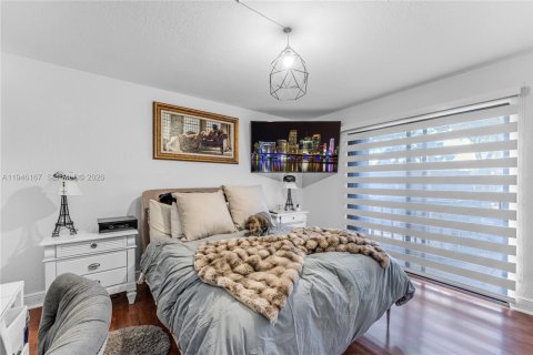 Townhouse in Miami, Florida 3 bedrooms, 135.82 sq.m. № 2002557 - photo 20