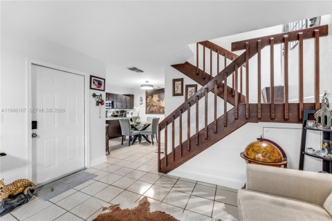Townhouse in Miami, Florida 3 bedrooms, 135.82 sq.m. № 2002557 - photo 7