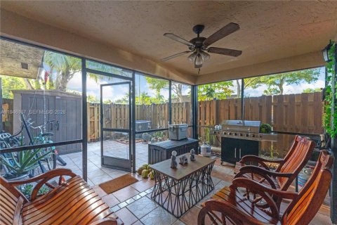 Townhouse in Miami, Florida 3 bedrooms, 135.82 sq.m. № 2002557 - photo 25