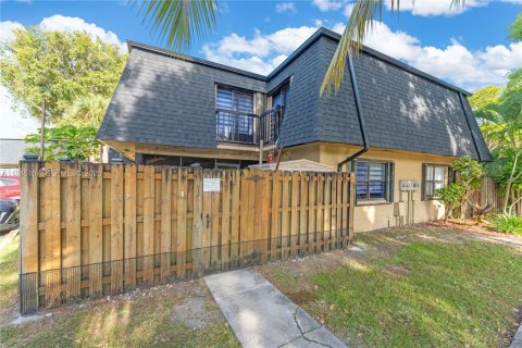 Townhouse in Miami, Florida 3 bedrooms, 135.82 sq.m. № 2002557 - photo 22