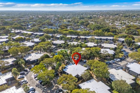 Townhouse in Miami, Florida 3 bedrooms, 135.82 sq.m. № 2002557 - photo 30