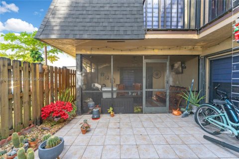 Townhouse in Miami, Florida 3 bedrooms, 135.82 sq.m. № 2002557