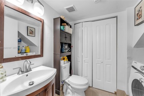 Townhouse in Miami, Florida 3 bedrooms, 135.82 sq.m. № 2002557 - photo 11