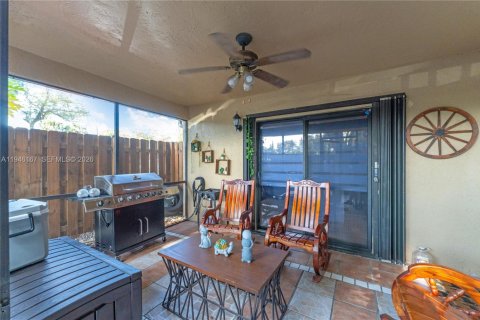 Townhouse in Miami, Florida 3 bedrooms, 135.82 sq.m. № 2002557 - photo 24