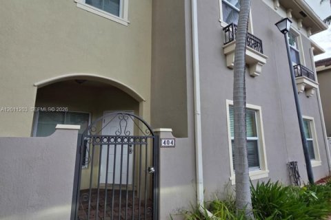 Townhouse in Tamarac, Florida 3 bedrooms, 142.7 sq.m. № 2075248