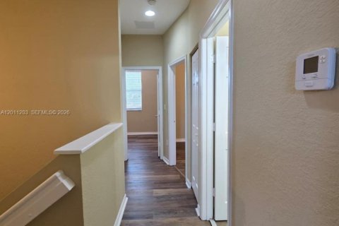 Townhouse in Tamarac, Florida 3 bedrooms, 142.7 sq.m. № 2075248 - photo 8