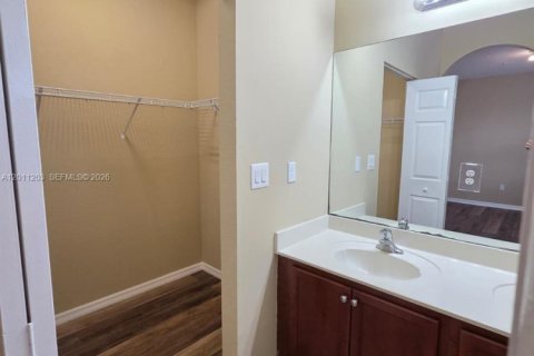 Townhouse in Tamarac, Florida 3 bedrooms, 142.7 sq.m. № 2075248 - photo 11