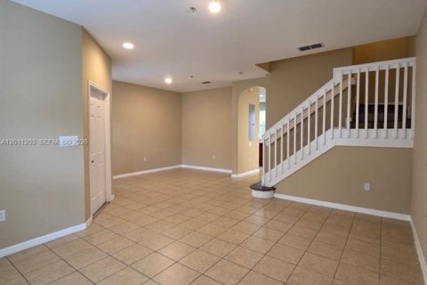 Townhouse in Tamarac, Florida 3 bedrooms, 142.7 sq.m. № 2075248 - photo 2