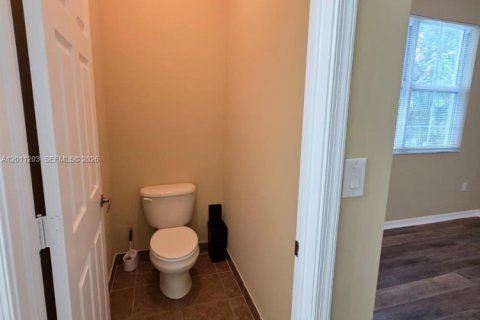 Townhouse in Tamarac, Florida 3 bedrooms, 142.7 sq.m. № 2075248 - photo 13