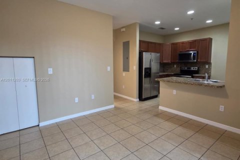 Townhouse in Tamarac, Florida 3 bedrooms, 142.7 sq.m. № 2075248 - photo 5
