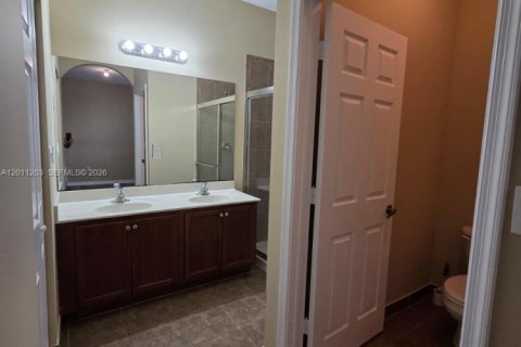 Townhouse in Tamarac, Florida 3 bedrooms, 142.7 sq.m. № 2075248 - photo 14