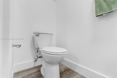 Condominio en venta en Miami, Florida, 2 dormitorios, 78.97 m2 № 1944458 - foto 16