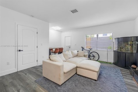 Condominio en venta en Miami, Florida, 2 dormitorios, 78.97 m2 № 1944458 - foto 8
