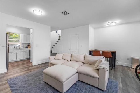 Condominio en venta en Miami, Florida, 2 dormitorios, 78.97 m2 № 1944458 - foto 7