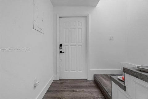 Condominio en venta en Miami, Florida, 2 dormitorios, 78.97 m2 № 1944458 - foto 3
