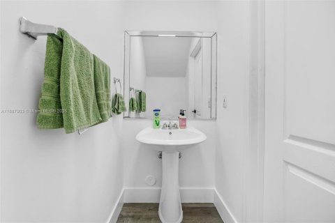 Condominio en venta en Miami, Florida, 2 dormitorios, 78.97 m2 № 1944458 - foto 17