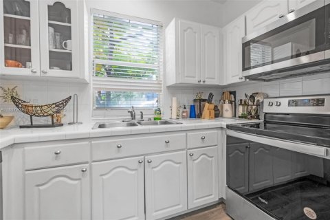 Condominio en venta en Miami, Florida, 2 dormitorios, 78.97 m2 № 1944458 - foto 13