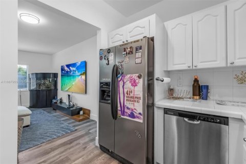 Condominio en venta en Miami, Florida, 2 dormitorios, 78.97 m2 № 1944458 - foto 9