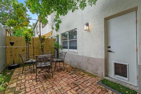 Condominio en venta en Miami, Florida, 2 dormitorios, 78.97 m2 № 1944458 - foto 27