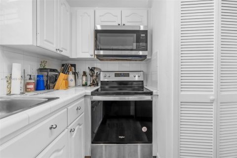 Condominio en venta en Miami, Florida, 2 dormitorios, 78.97 m2 № 1944458 - foto 12