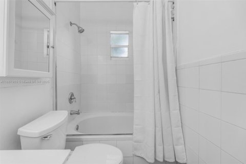 Condominio en venta en Miami, Florida, 2 dormitorios, 78.97 m2 № 1944458 - foto 25