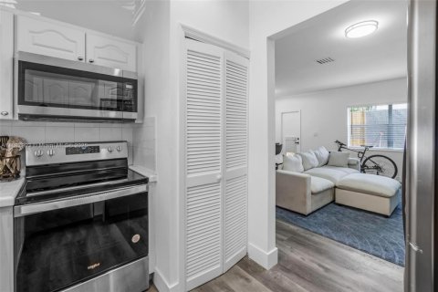 Condominio en venta en Miami, Florida, 2 dormitorios, 78.97 m2 № 1944458 - foto 14