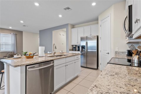 Villa ou maison à vendre à Kissimmee, Floride: 4 chambres, 219.53 m2 № 1538226 - photo 12