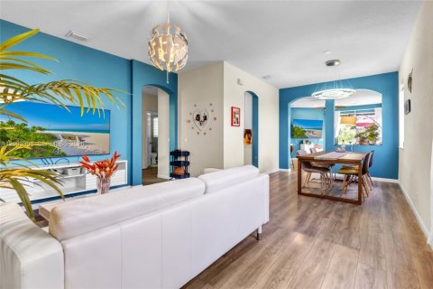 House in Weston, Florida 3 bedrooms, 144.83 sq.m. № 2068390 - photo 5