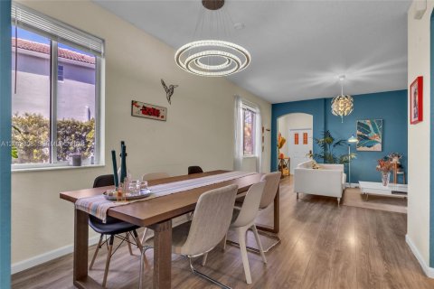 House in Weston, Florida 3 bedrooms, 144.83 sq.m. № 2068390 - photo 8