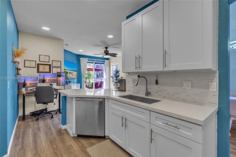 House in Weston, Florida 3 bedrooms, 144.83 sq.m. № 2068390 - photo 11