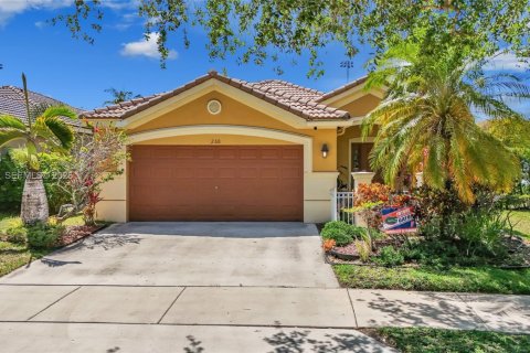 House in Weston, Florida 3 bedrooms, 144.83 sq.m. № 2068390