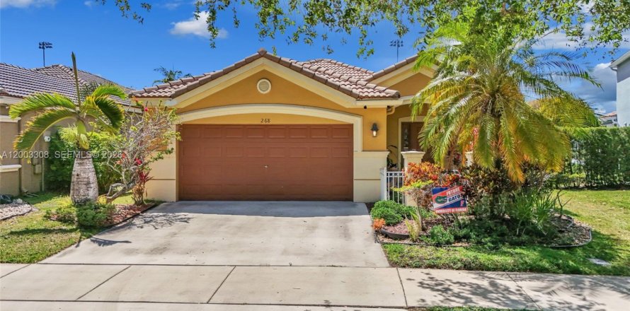 House in Weston, Florida 3 bedrooms, 144.83 sq.m. № 2068390