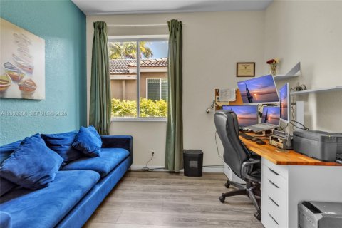 House in Weston, Florida 3 bedrooms, 144.83 sq.m. № 2068390 - photo 25