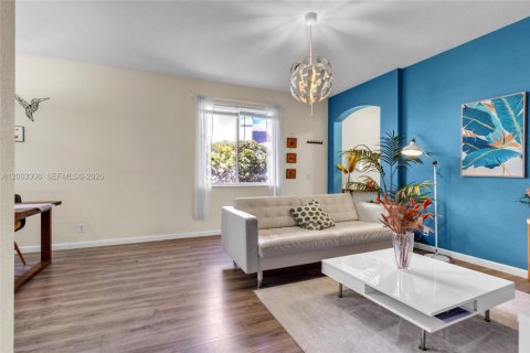 House in Weston, Florida 3 bedrooms, 144.83 sq.m. № 2068390 - photo 7