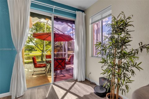 House in Weston, Florida 3 bedrooms, 144.83 sq.m. № 2068390 - photo 15