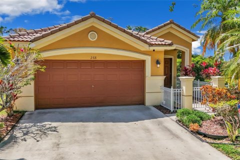 House in Weston, Florida 3 bedrooms, 144.83 sq.m. № 2068390 - photo 2