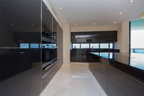 Condo in Sunny Isles Beach, Florida, 4 bedrooms  № 1845944 - photo 17