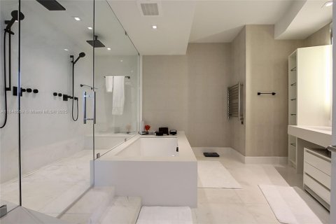 Condo in Sunny Isles Beach, Florida, 4 bedrooms  № 1845944 - photo 29